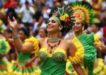 Damares aciona Justiça contra escola de samba