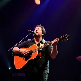 Nando Reis estreia nova fase ao vivo