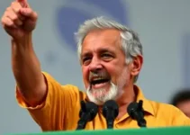 Lula mostra dedo do meio